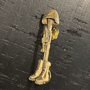 Battlefield Cross Lest They Be Fallen Soldier Pin​